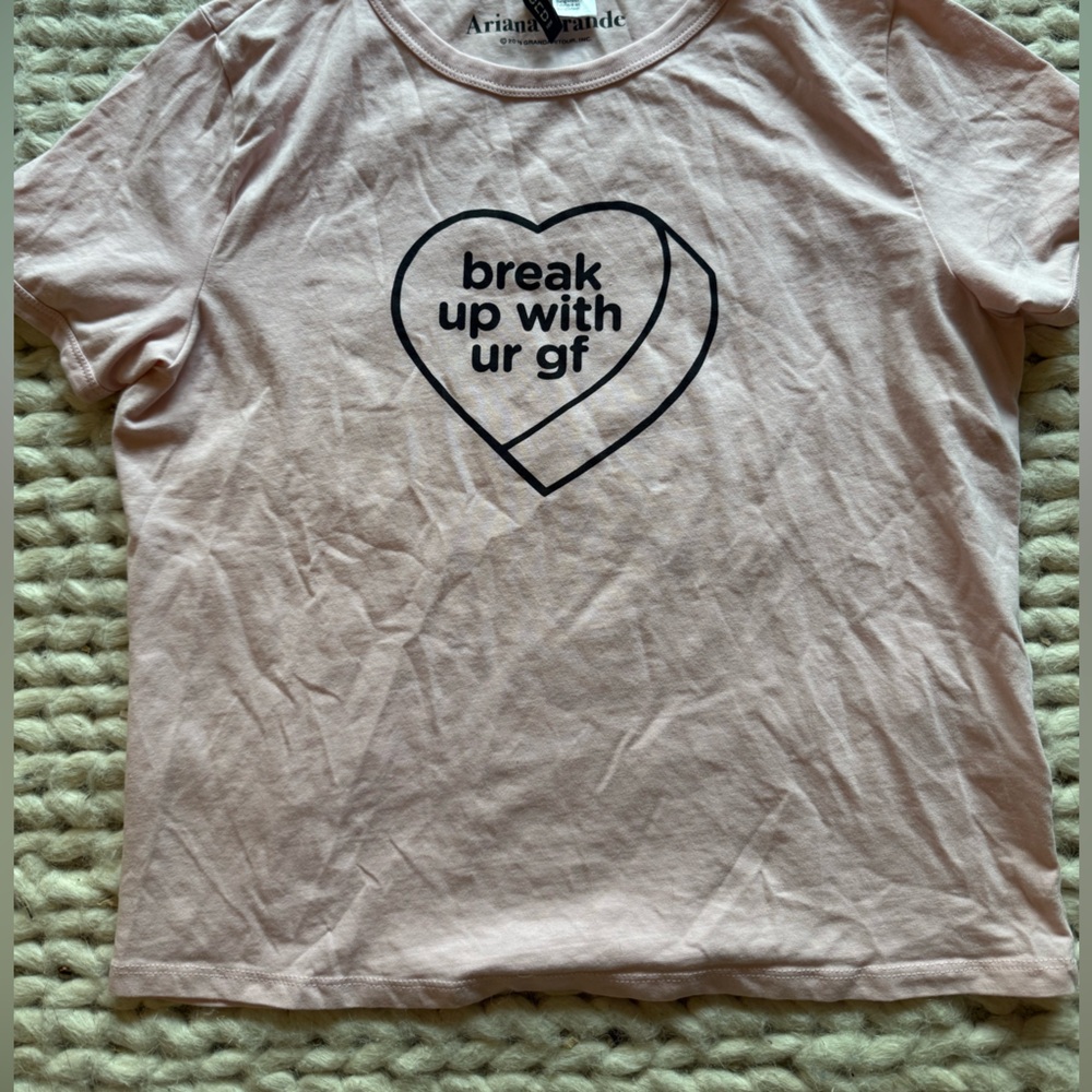 Ariana Grande Break Up With Ur GF crop baby tee H&M collab official Merch tour - Picture 6 of 6